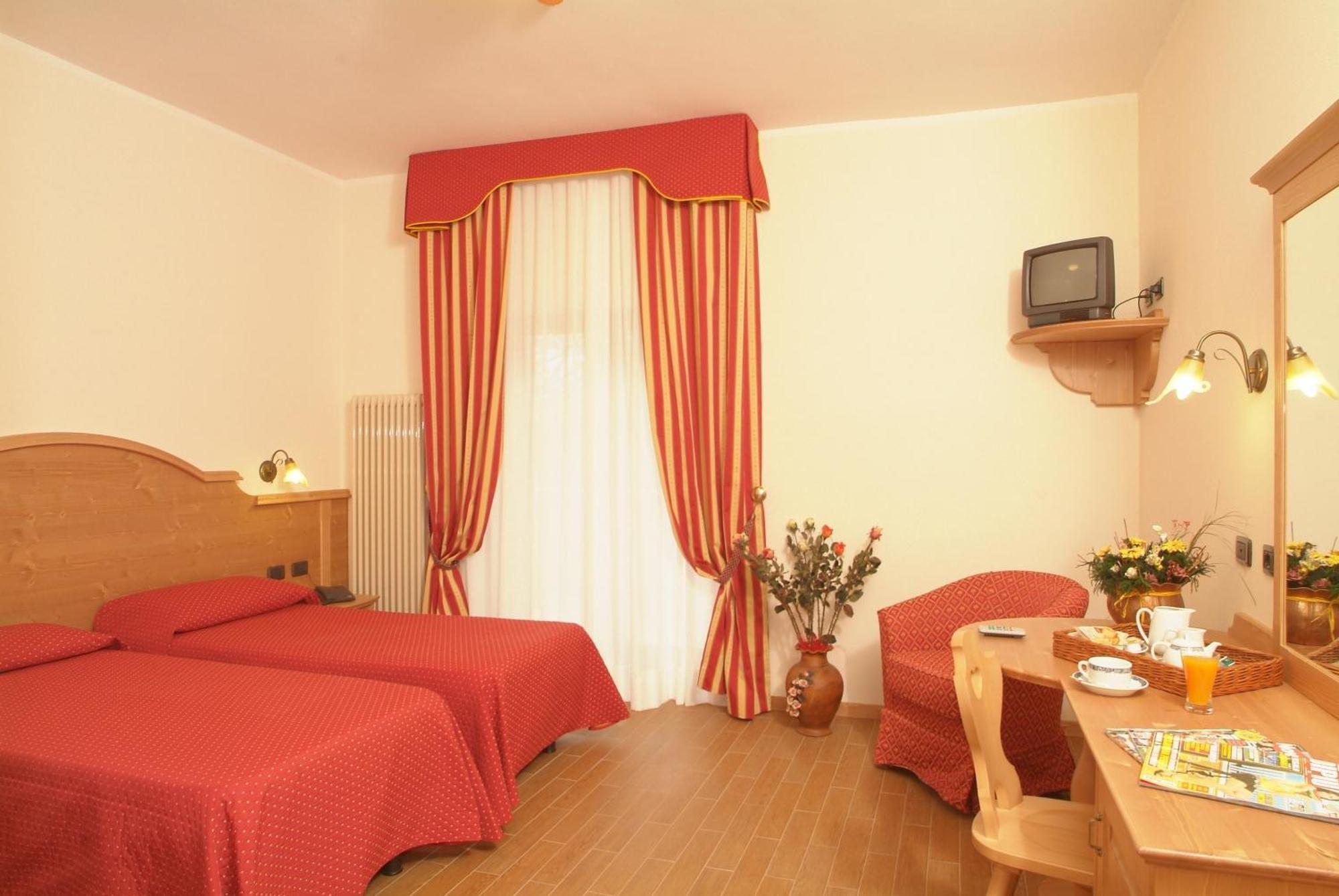Hotel Fai Fai della Paganella Exteriör bild